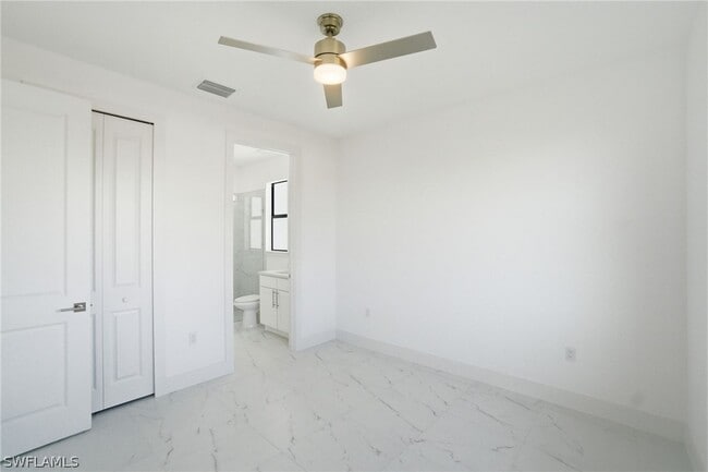 Building Photo - 2404-2406 Mae Ave S