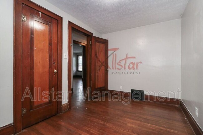 Building Photo - 488 Stanton Ave