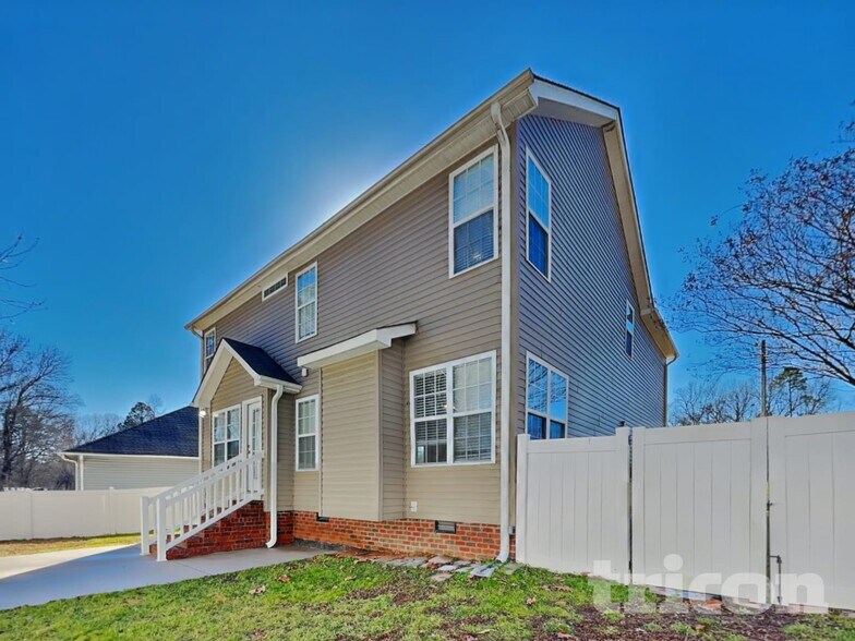 Building Photo - 114 Brighton Village Ln