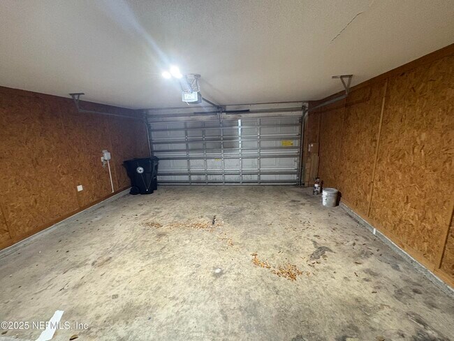 Building Photo - 2821 Cross Creek Dr