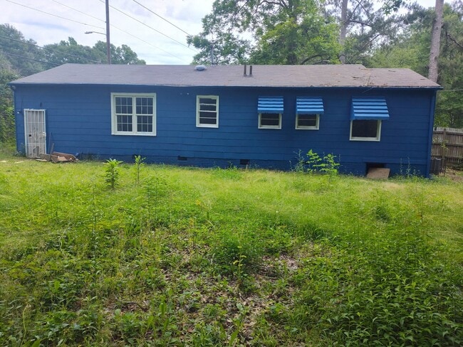 Building Photo - 2613 Emerald Dr