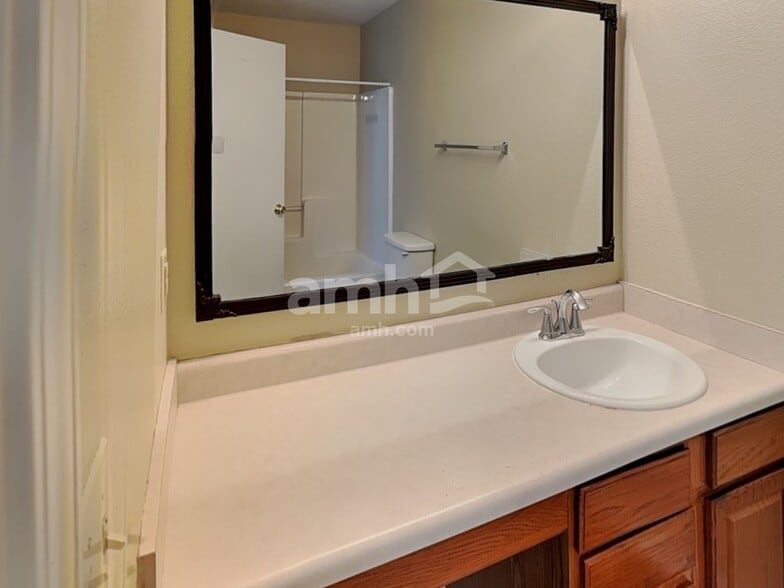 Building Photo - 2092 Meadowlark Ln