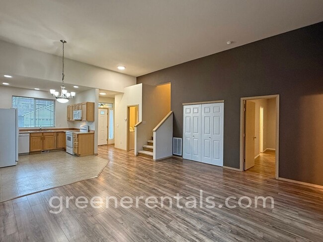 Building Photo - 3BR/2.5BA Townhome in Established Olympia Neighborhood