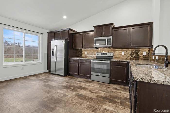 Building Photo - 529 Swan River Dr