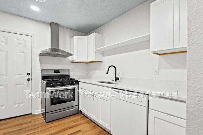 Building Photo - 3042 Terry Dr
