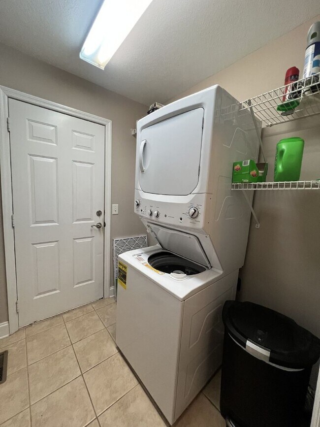 Building Photo - 7475 British Rd