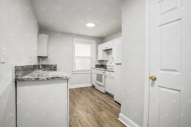 Building Photo - Cozy and Charming Two-Bedroom House with M...