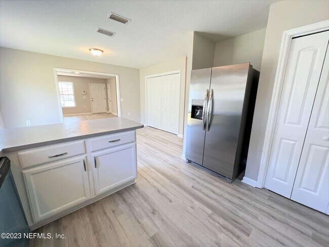 Building Photo - 1044 Bruen St