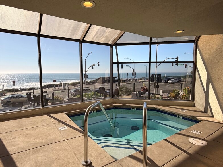 Community Jacuzzi - 111 Tamarack Ave