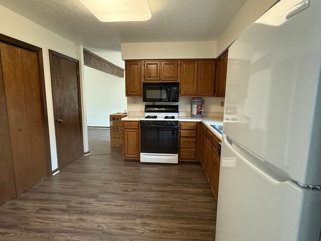 Building Photo - 4 bedroom home - Ross Township