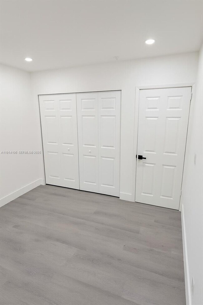 Building Photo - 417 NW 2nd Ave