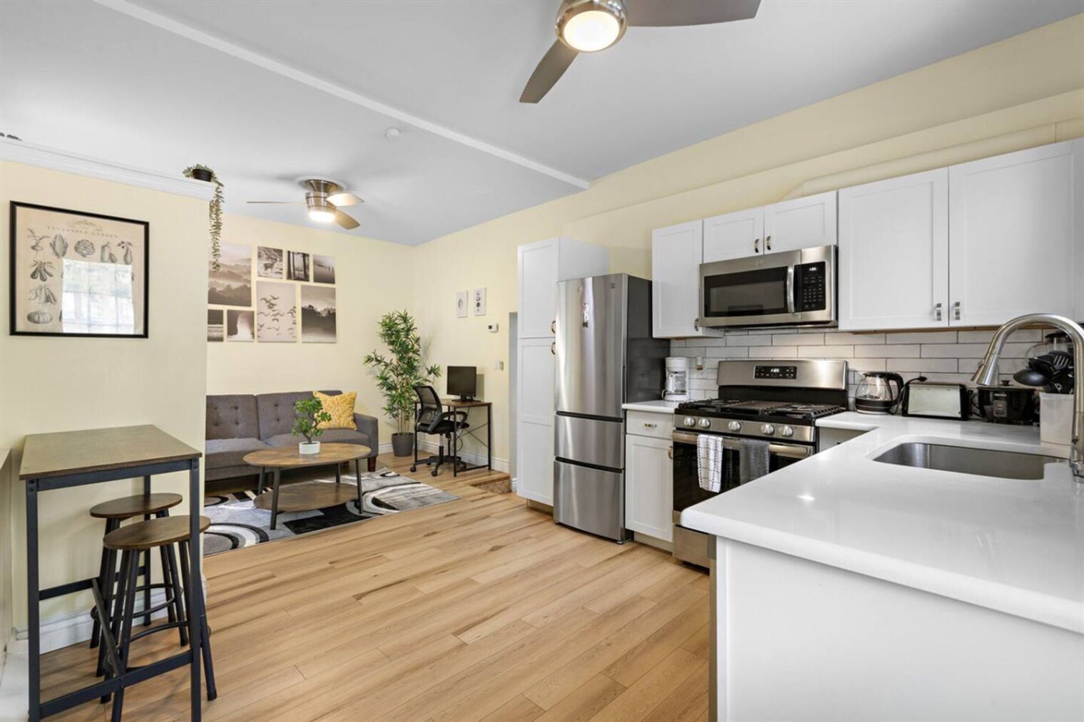 Building Photo - 137 W 15th St