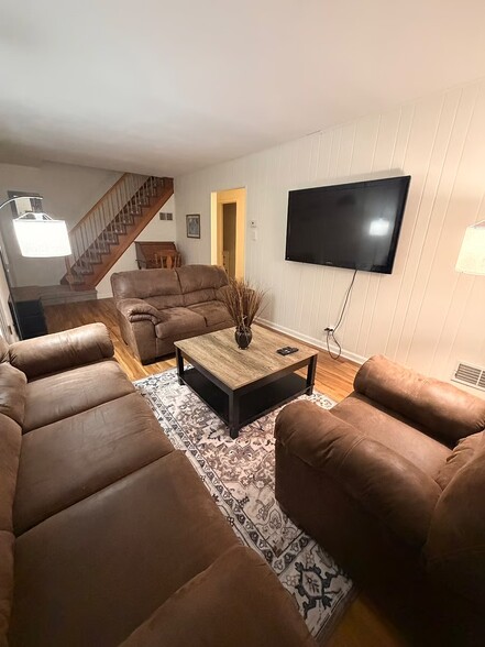 Building Photo - 4256 S 96th St