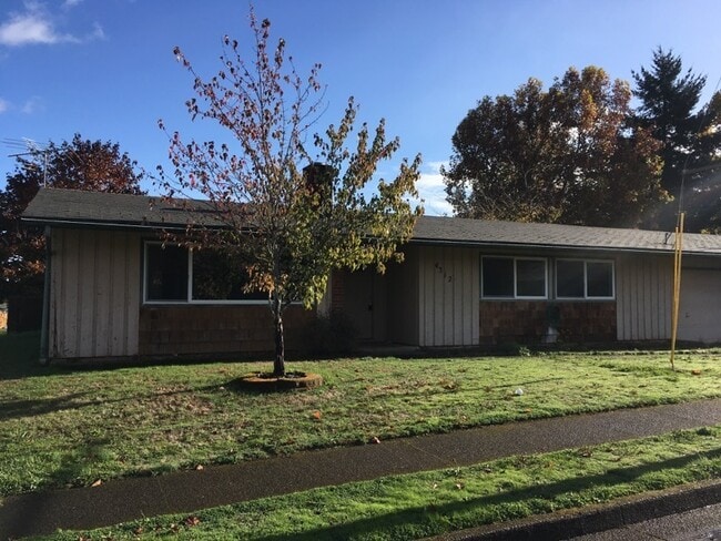 Building Photo - 4314 NE Holly Ln
