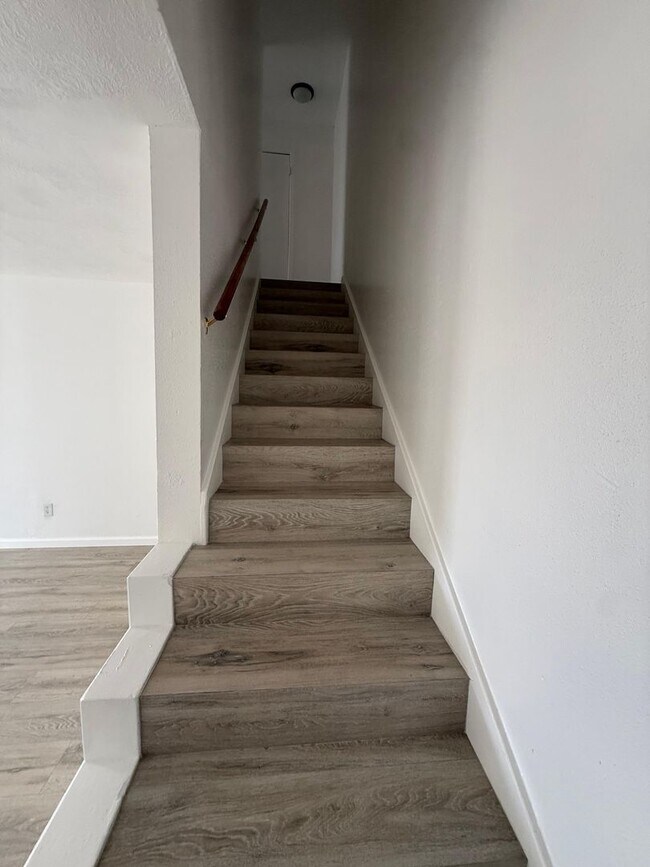 Building Photo - 6095 Fairmeadow Dr