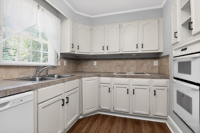 Building Photo - 3BD/2BA Single Family Home on Large Lot!