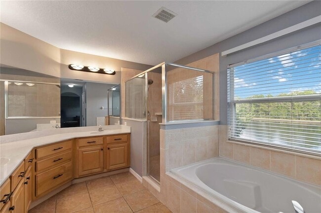 Building Photo - 9797 Portofino Dr