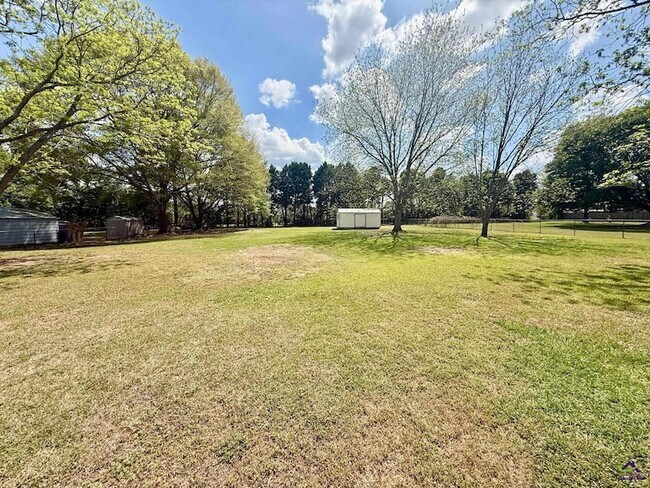 Building Photo - 104 Water Dr