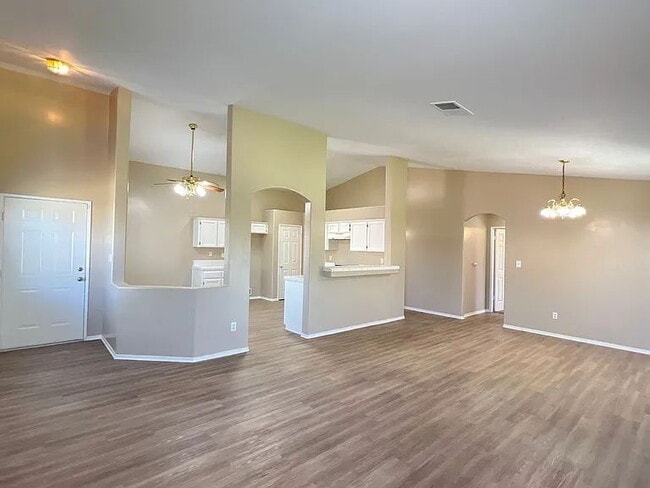Building Photo - Come check out this beautiful 3 bedroom 2 bath home