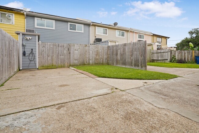Building Photo - 207 Granberry St