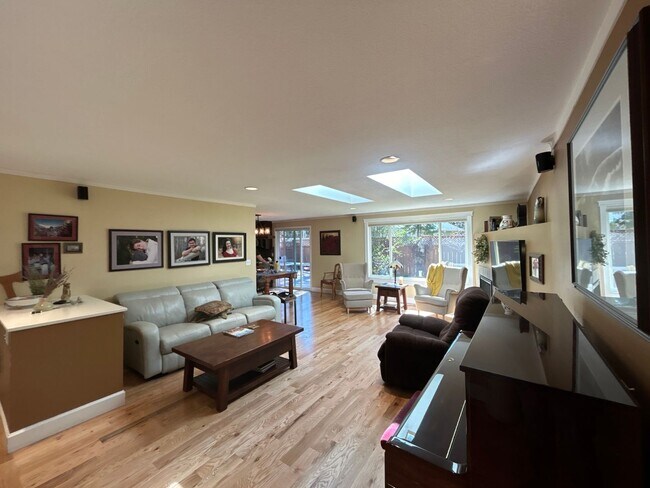 Building Photo - Country Living In The City - 3 Bedroom / 2 Bathroom Home on a Large Corner Lot