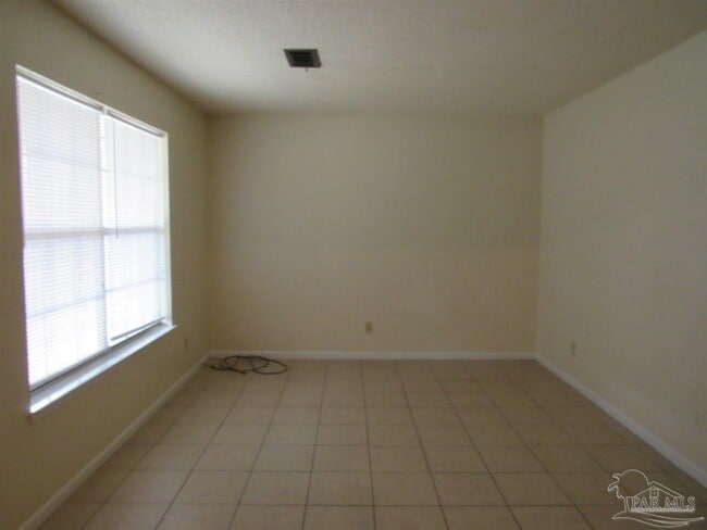 Building Photo - 4965 Catalina Cir