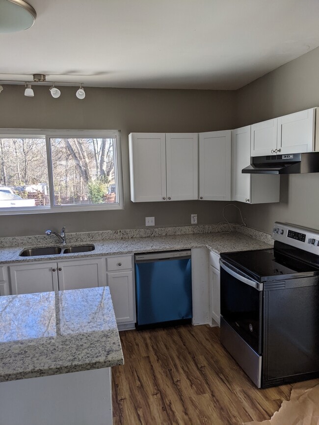 Kitchen - 427 S Academy St