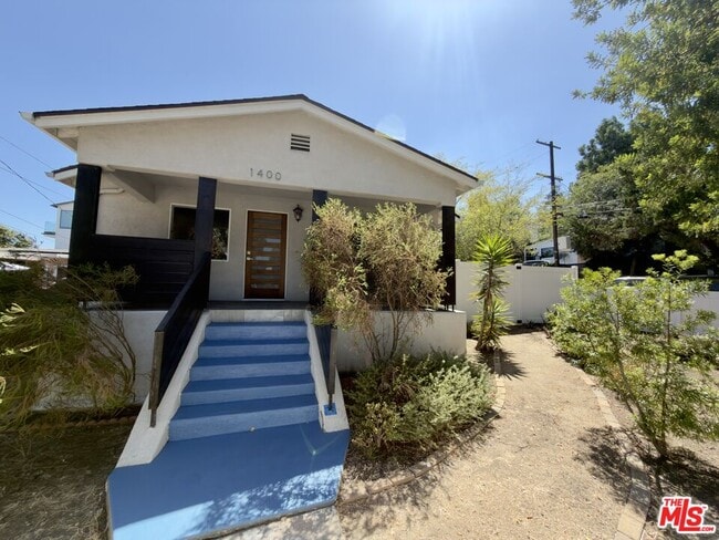 Building Photo - 1400 N Ave 46