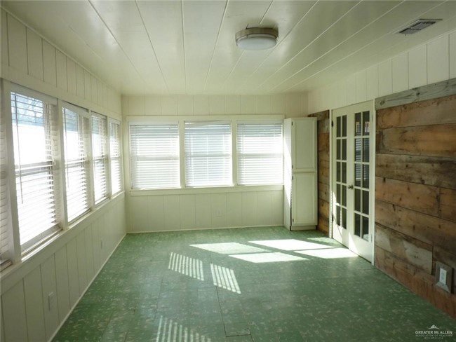 Building Photo - 401 S Cynthia St