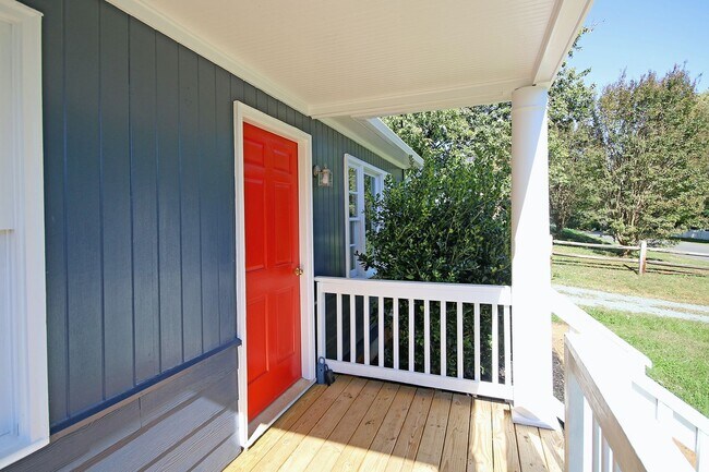 Building Photo - Updated Small Pet-Friendly Crozet Home