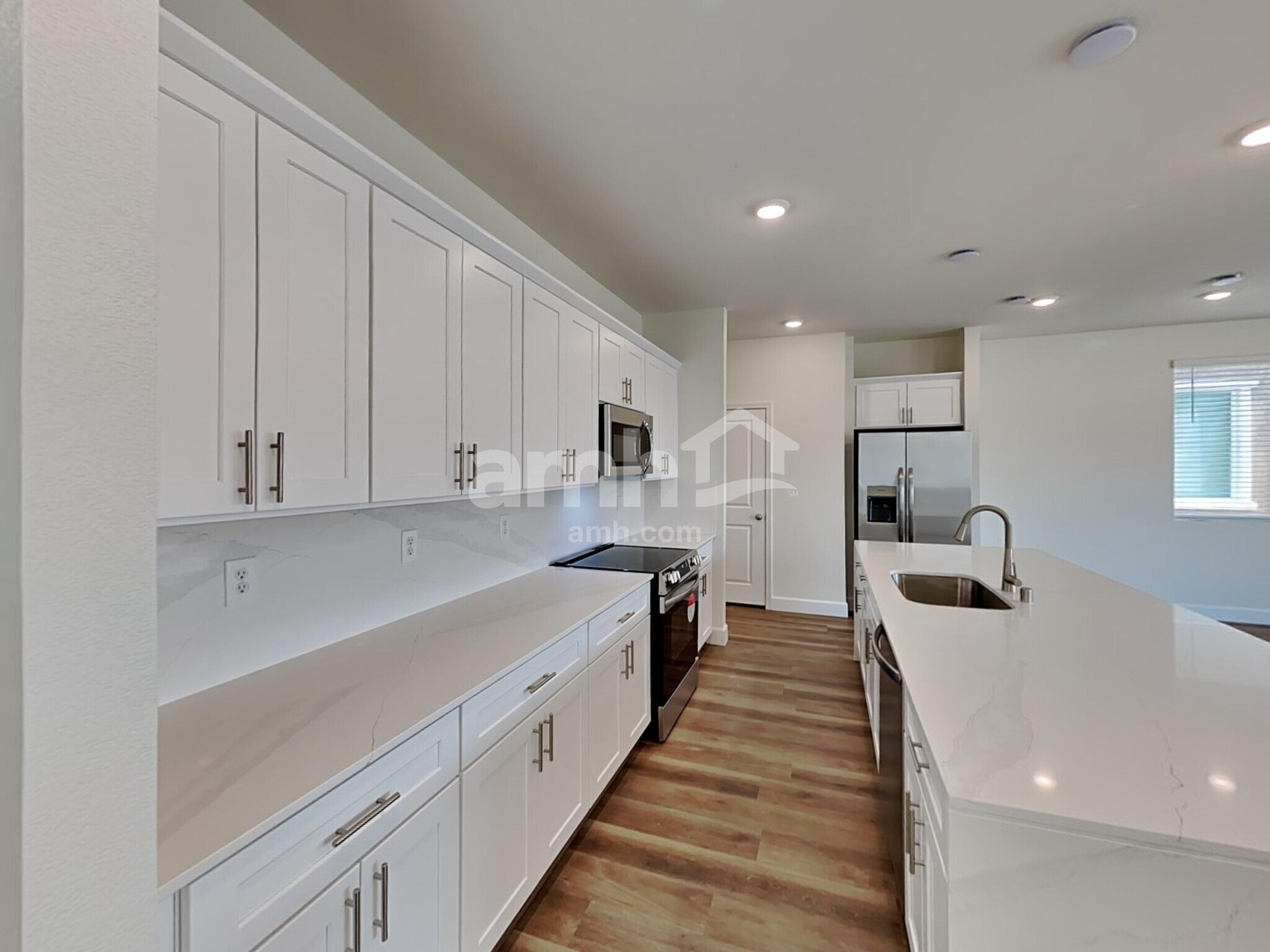 Building Photo - 10387 Medusita St
