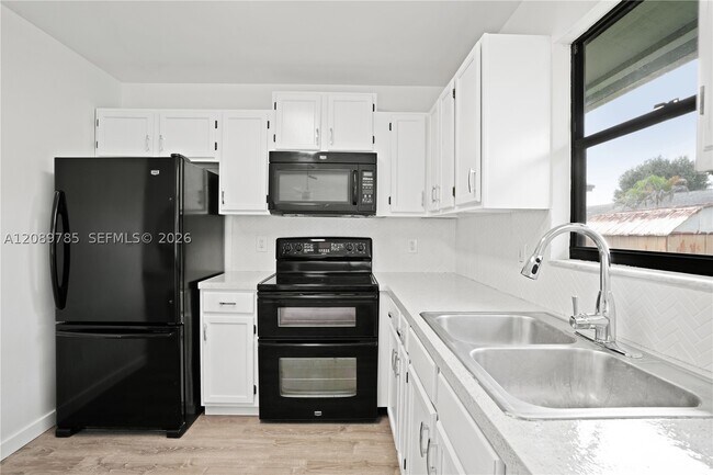 Building Photo - 6043 Felter St