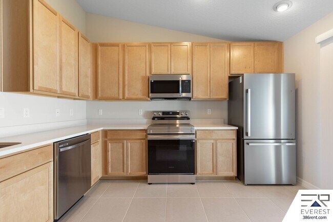 Building Photo - FULLY FENCED, LIKE NEW 3/2/1 TOWNHOUSE ON A CUL DE SAC IN BEAUTIFUL SEMINOLE WOODS