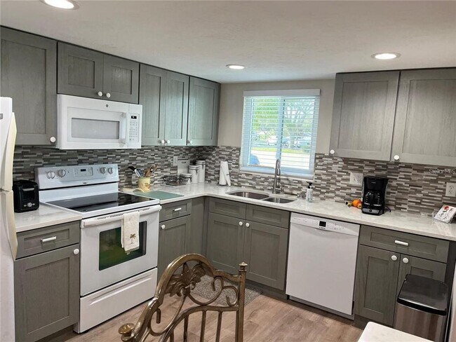 Building Photo - 2505 Flamingo Blvd