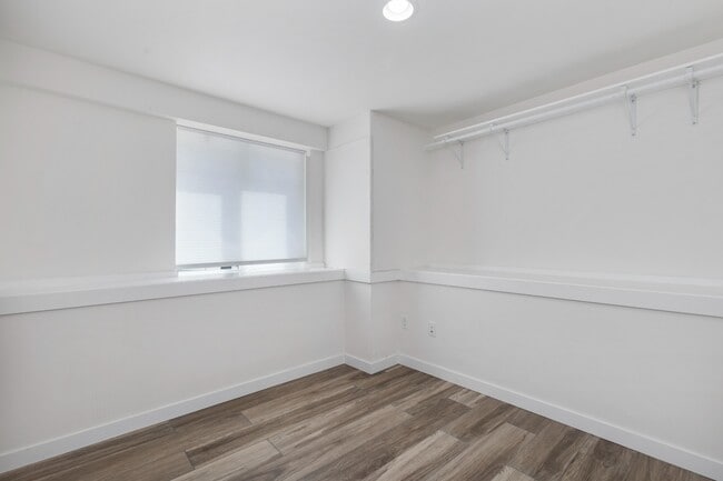 Building Photo - Newly Renovated 1 Bedroom Apartment in Hea...