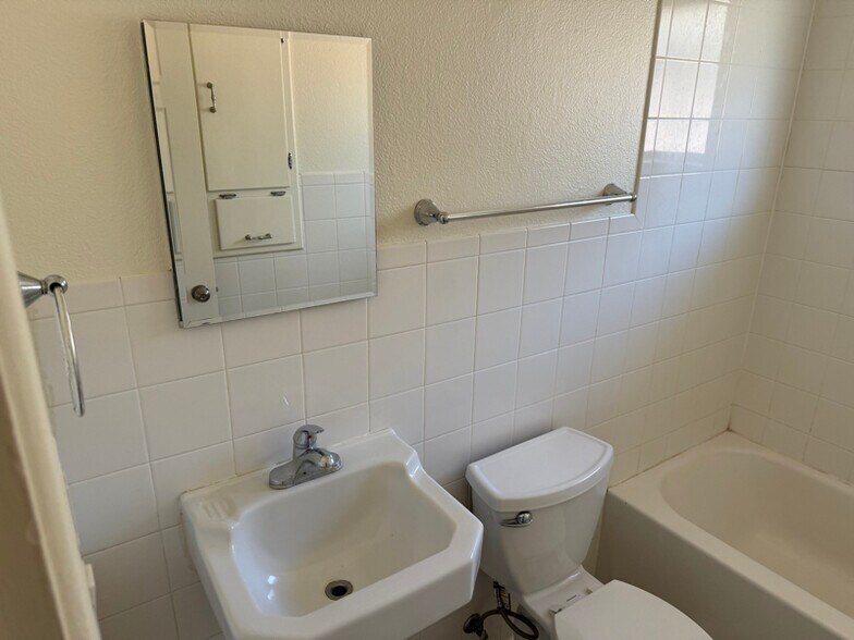 Building Photo - 4370 S Acoma St