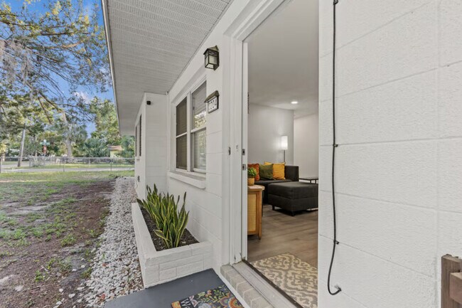 Building Photo - 3204 NW 10th St