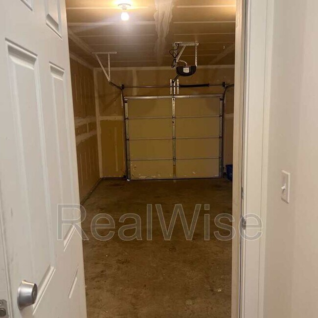 Building Photo - 1214 SW 27th St