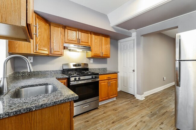 Building Photo - 4935 N Franklin St