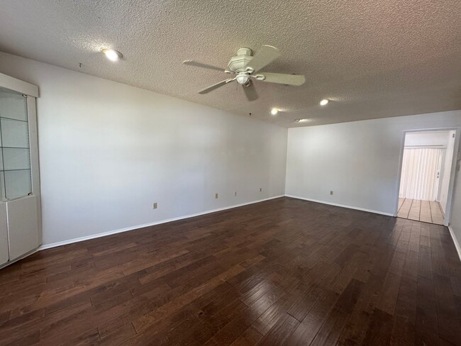 Building Photo - 547 Pigeon Cir