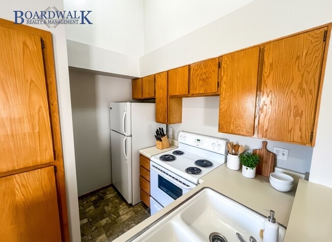 Building Photo - Charming 1-Bedroom Gem