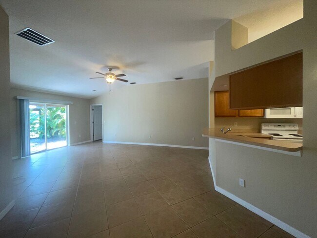 Building Photo - Plant City-Trapnell Ridge Community 4 Bedr...