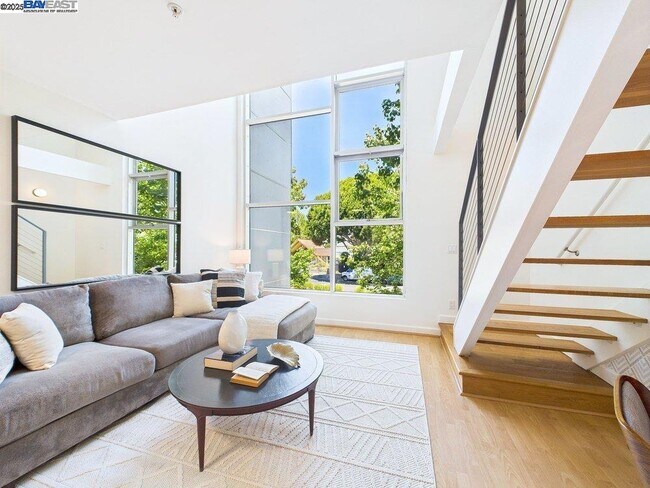 Building Photo - 485 W MacArthur Blvd