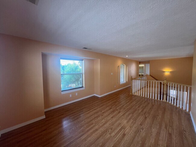 Building Photo - 3 Bedroom Home Available in Tanoan Near Ac...