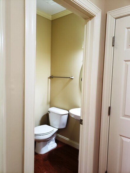 half guest bath - 120 Thistle Top Trl