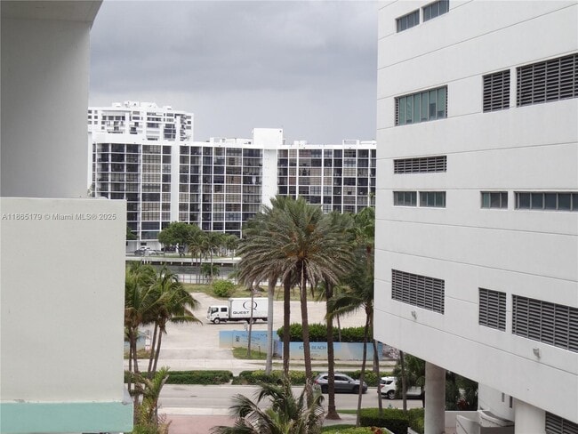 Building Photo - 3725 S Ocean Dr
