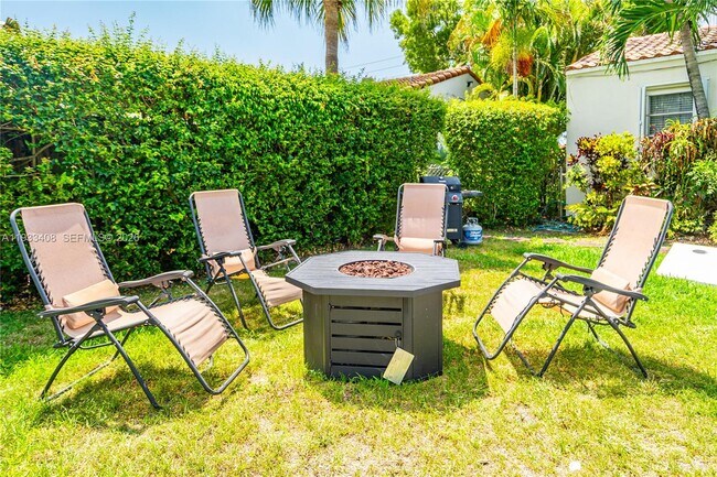 Building Photo - 437 NE 107th St