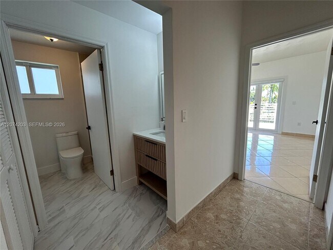 Building Photo - 6611 SW 99th Ave