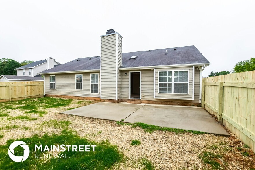 Building Photo - 110 Medford Cir