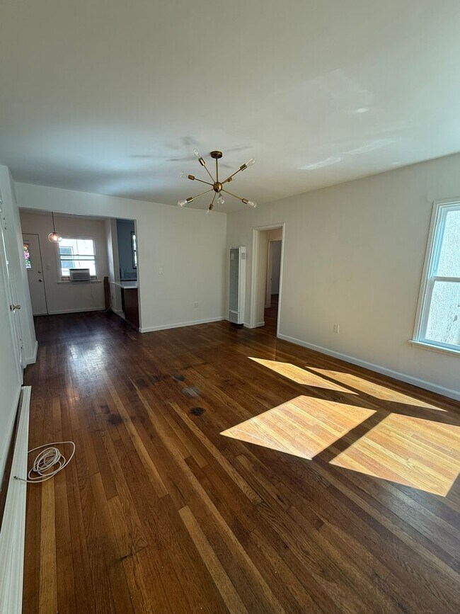 Building Photo - 4131 W Toluca Lake Ave